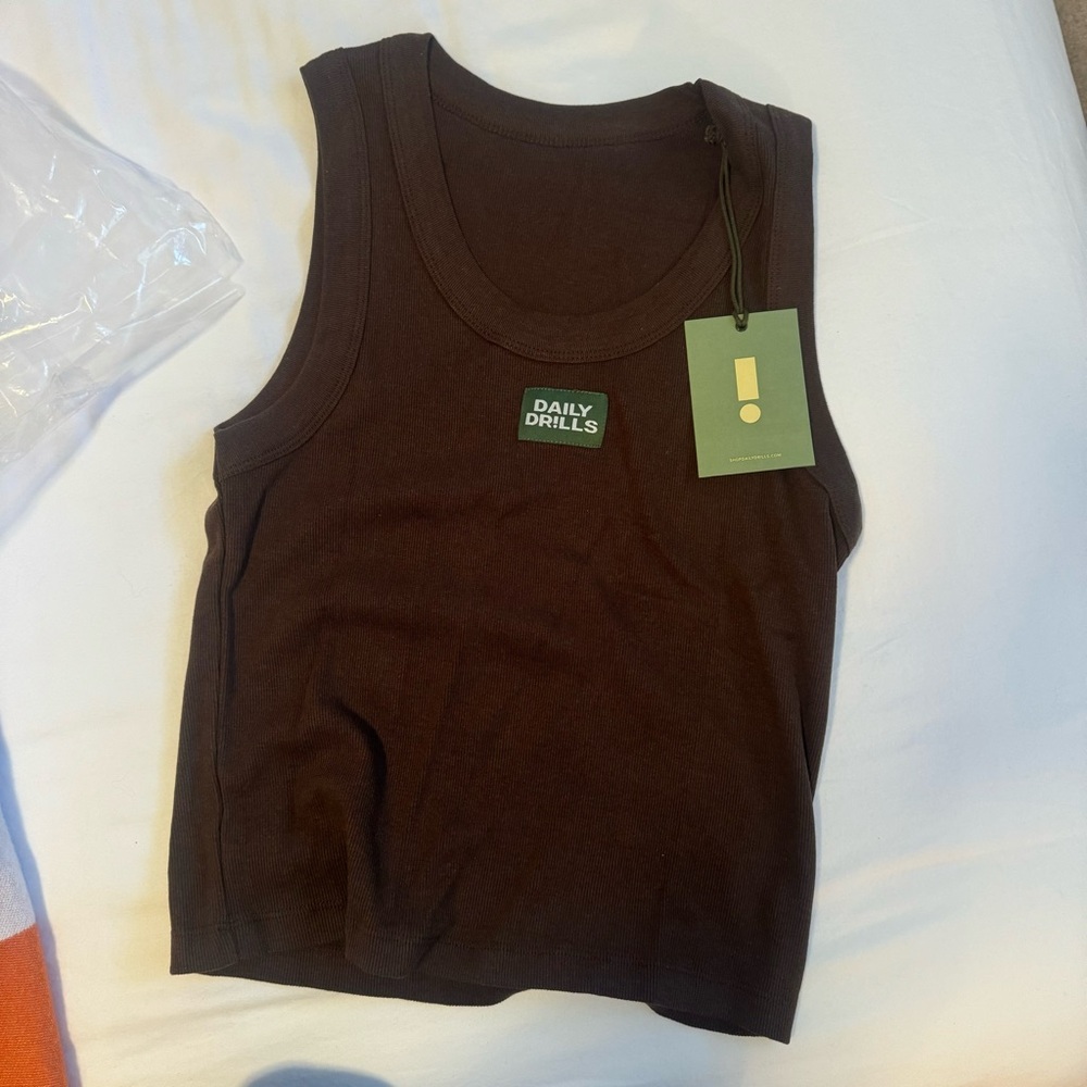 DAILY DRILLS NWT Logo Ribbed Tank, Coco. M/L